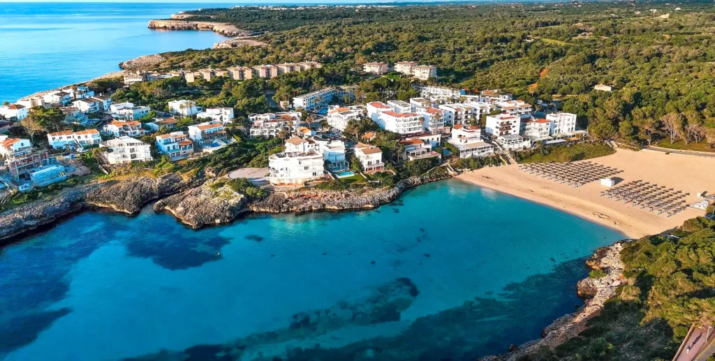 Completed residences near the coastline in one of Mallorca’s most prestigious locations